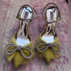 Badgley Mischka Yellow Women's Shoes with Bow Detail